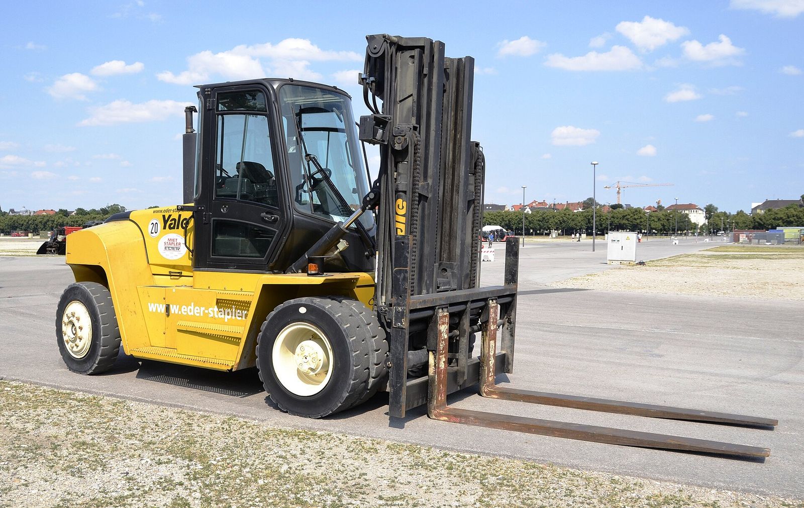 Forklifts & Handlers